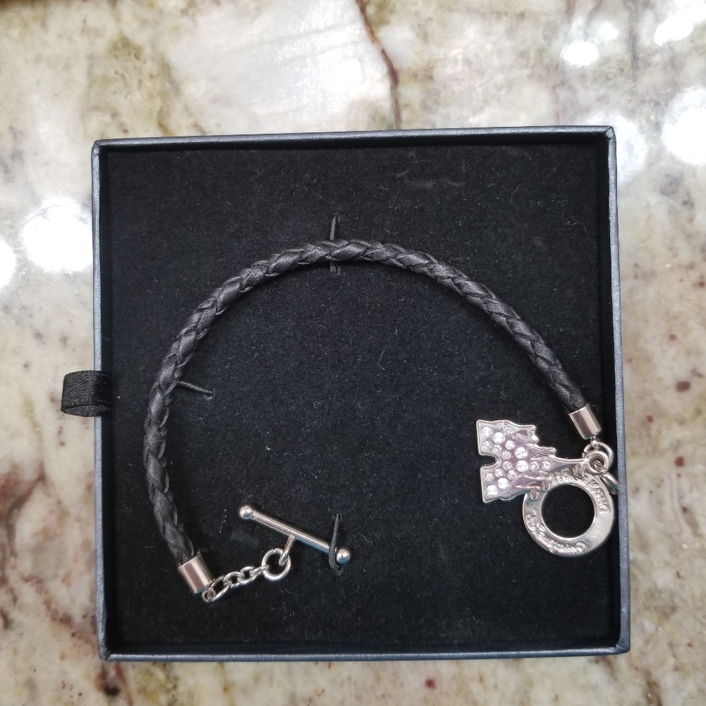 Hong Kong Disneyland Park Castle Bracelet with box - Picture 4 of 7